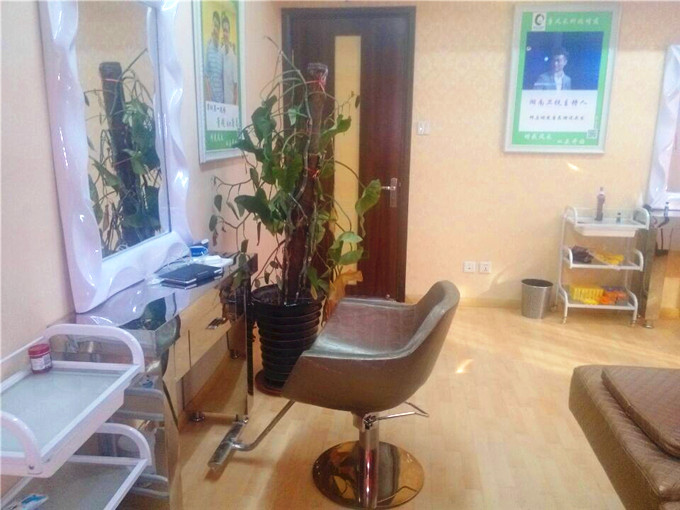 大連白發(fā)變黑技術(shù)哪家做的好？更健康的技術(shù)在這里