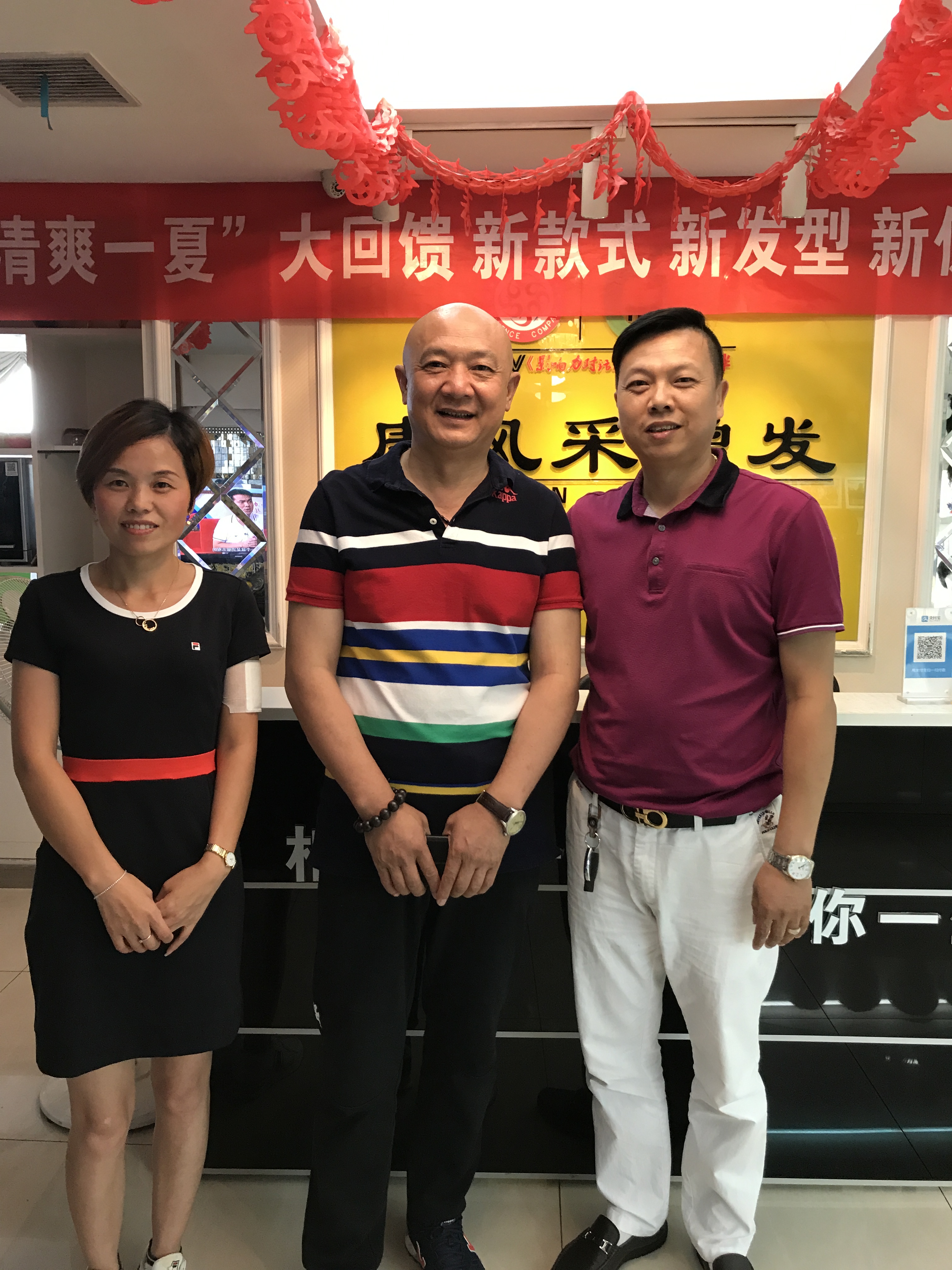 武漢唐風(fēng)采假發(fā) 武漢唐風(fēng)采假發(fā)喜迎央視春晚小品《招聘》主演周錦堂先生