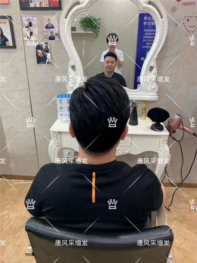 在唐風(fēng)采假發(fā)后