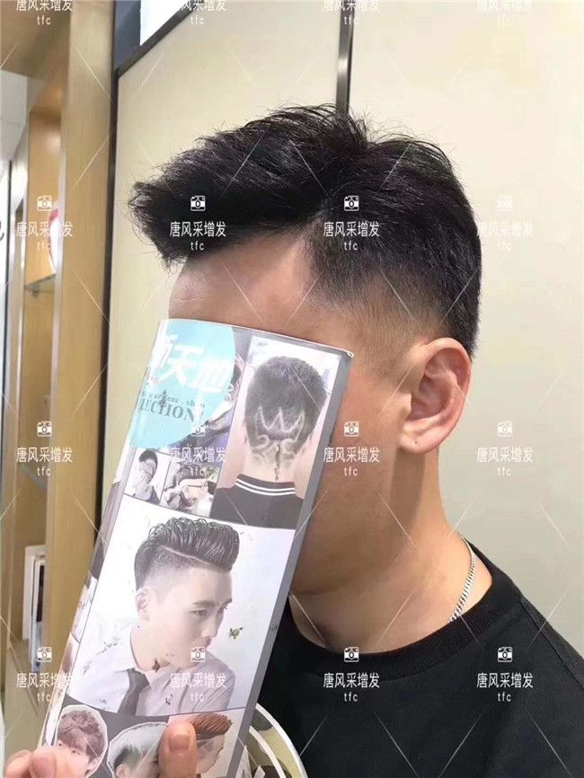 在唐風(fēng)采假發(fā)后