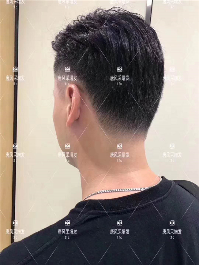 在唐風(fēng)采假發(fā)后